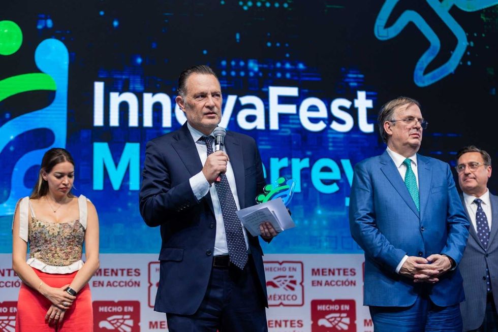 Mauricio Kuri recibe la estafeta del InnovaFest junto a Marcelo Ebrard y Samuel Garc\u00eda en Cintermex Monterrey