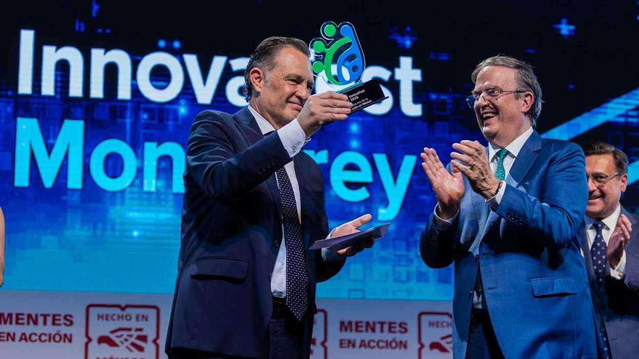 Mauricio Kuri recibe la estafeta del InnovaFest junto a Marcelo Ebrard y Samuel García en Cintermex Monterrey