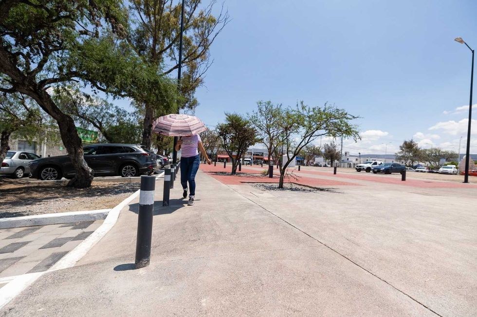 Mauricio Kuri y Roberto Cabrera entregan obra estatal de 8.45 mdp en el Tianguis Fundadores de San Juan del R\u00edo