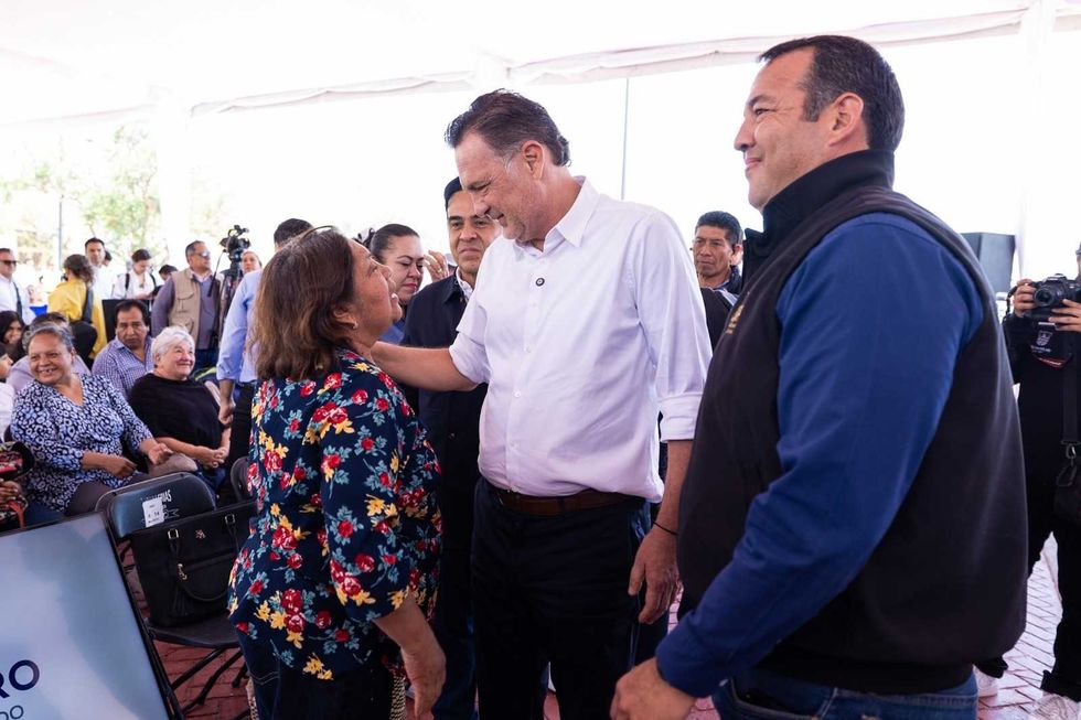 Mauricio Kuri y Roberto Cabrera entregan obra estatal de 8.45 mdp en el Tianguis Fundadores de San Juan del R\u00edo