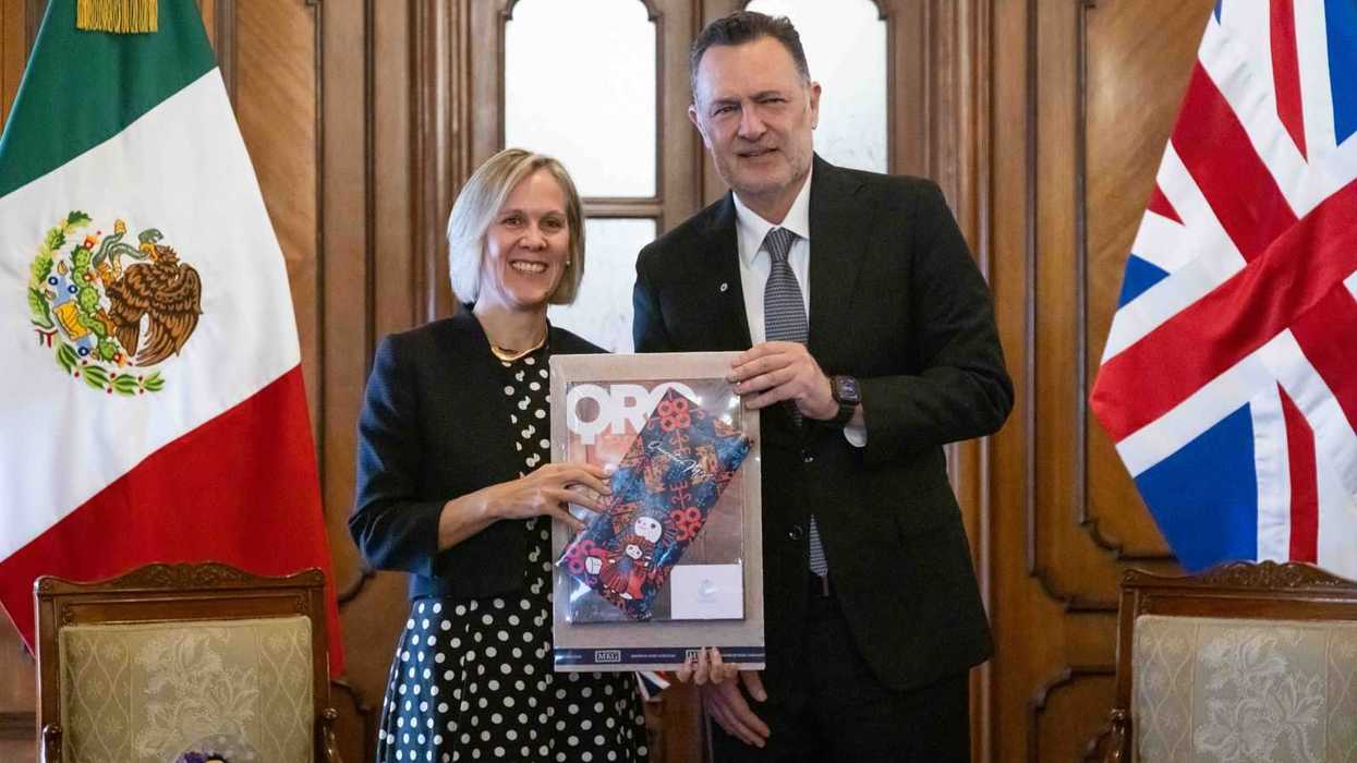 Mauricio Kuri y Susannah Goshko durante reunión de cooperación entre Querétaro y Reino Unido.