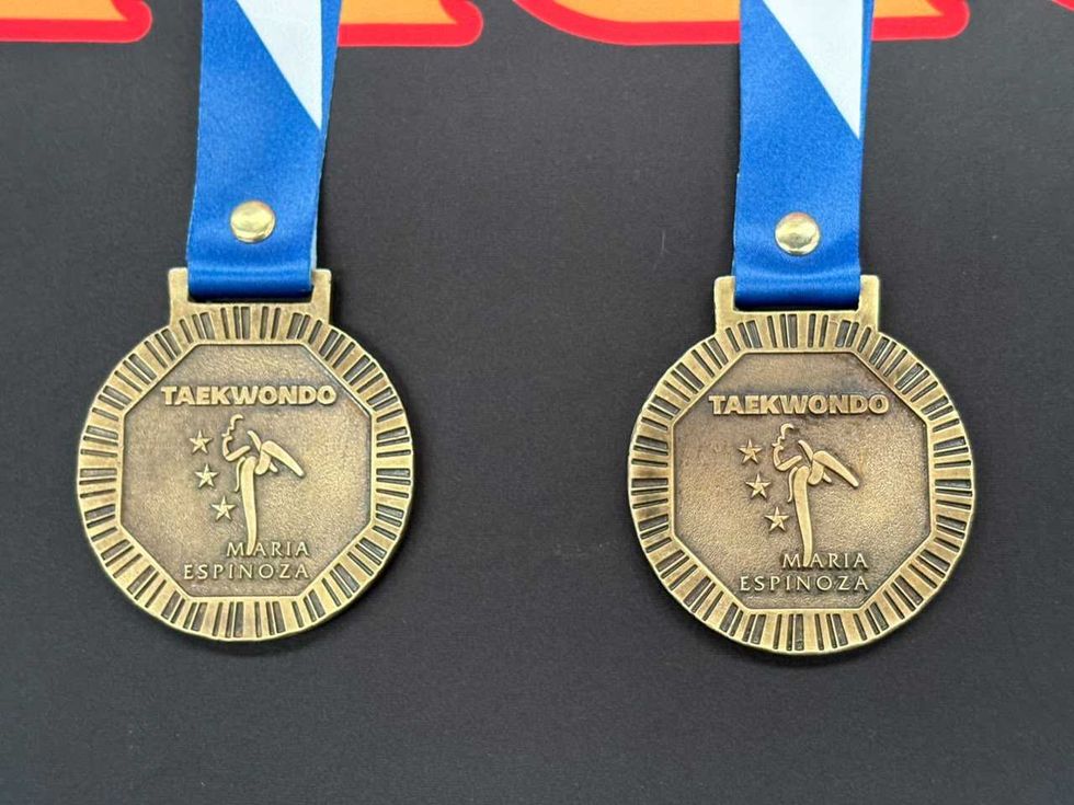 Medallas del torneo de taekwondo Futuros Campeones que se entregar\u00e1n en San Juan del R\u00edo.