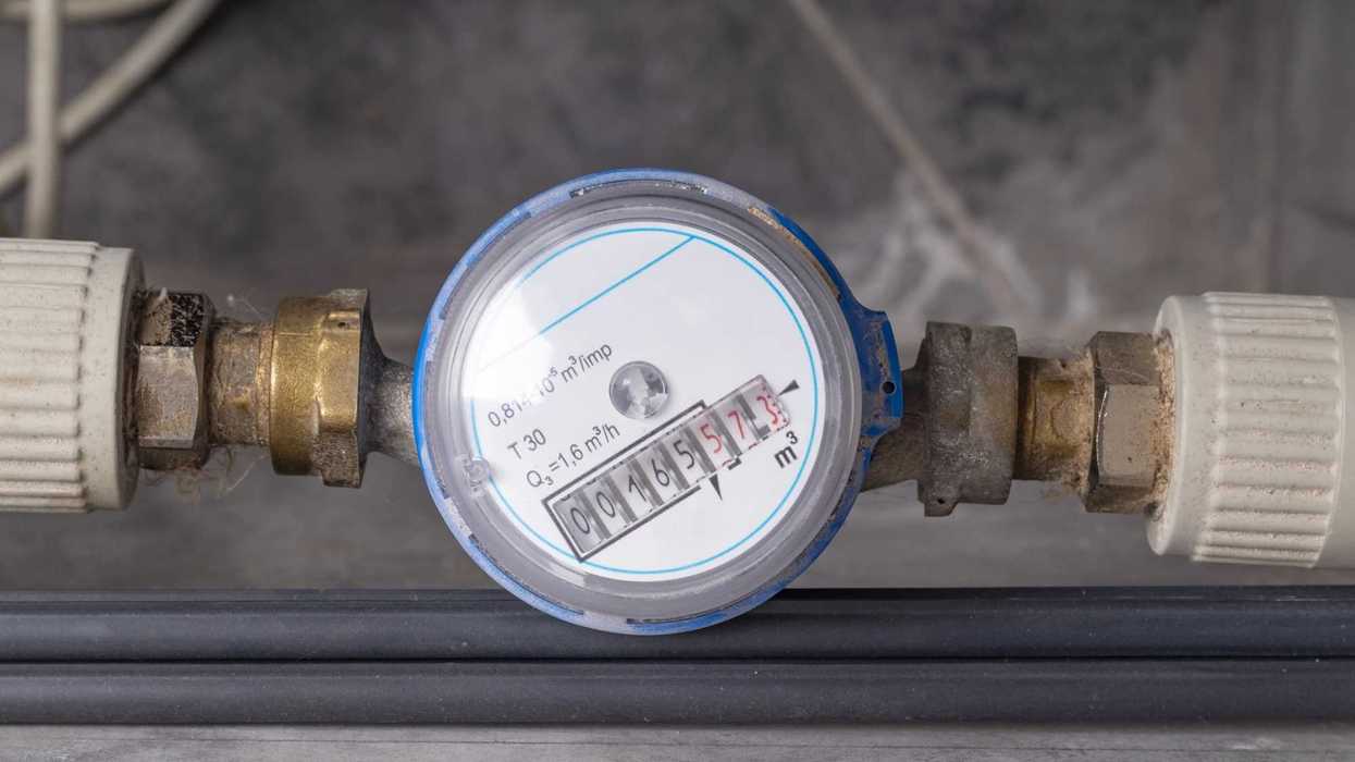 Medidor de una toma de agua domiciliaria, como las casi 100 mil que prevé la JAPAM en San Juan del Río.