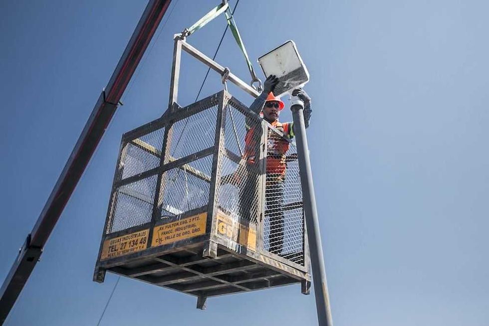 mejorara seguridad cambio de luminarias en la rueda 2