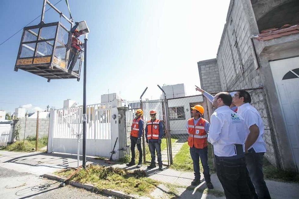 mejorara seguridad cambio de luminarias en la rueda 3