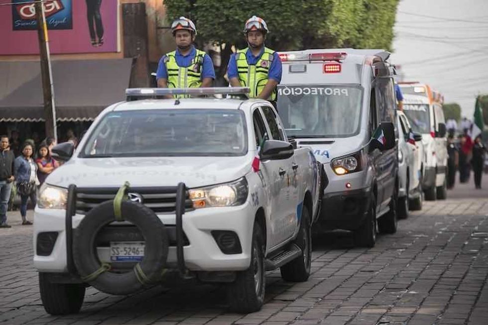 memo vega encabeza desfile militar en san juan del rio 4