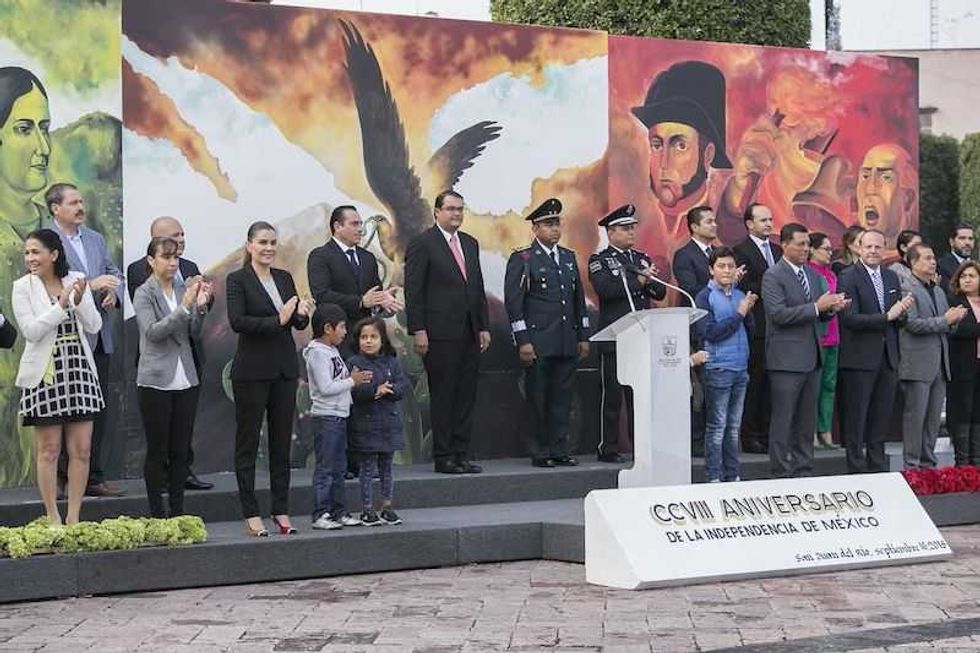 memo vega encabeza desfile militar en san juan del rio 8