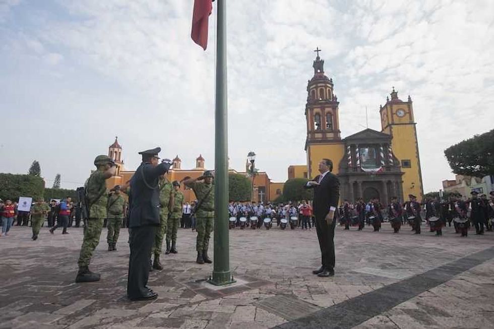 memo vega encabeza desfile militar en san juan del rio10