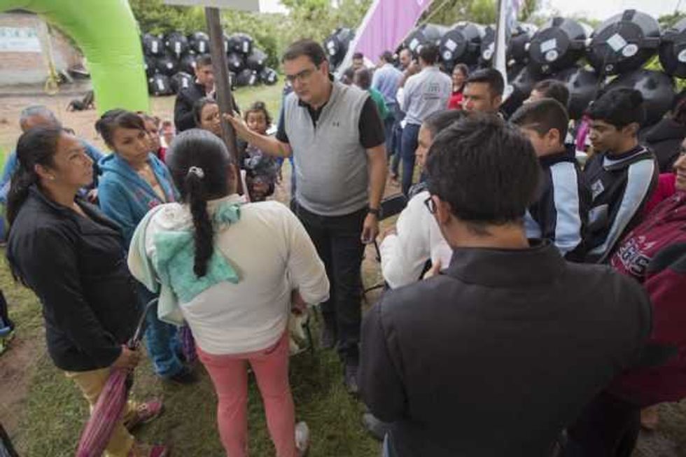 memo vega hombro con hombro 2