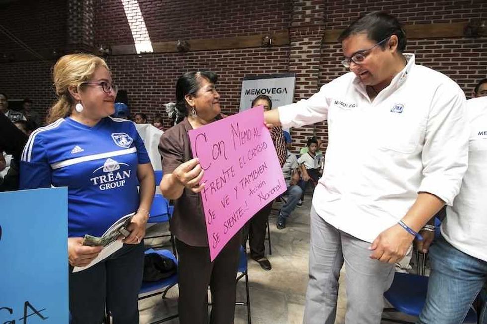 memo vega se compromete a incrementar programas sociales en loma linda 2