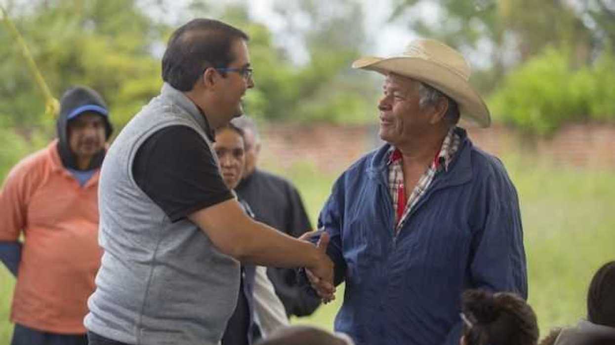 memo-vega-y-pancho-dominguez-trabajan-hombro-con-hombro