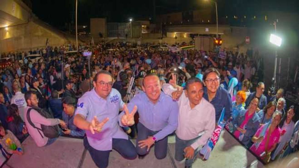 Memo y Roberto arrancan campaña a medianoche en San Juan del Río.