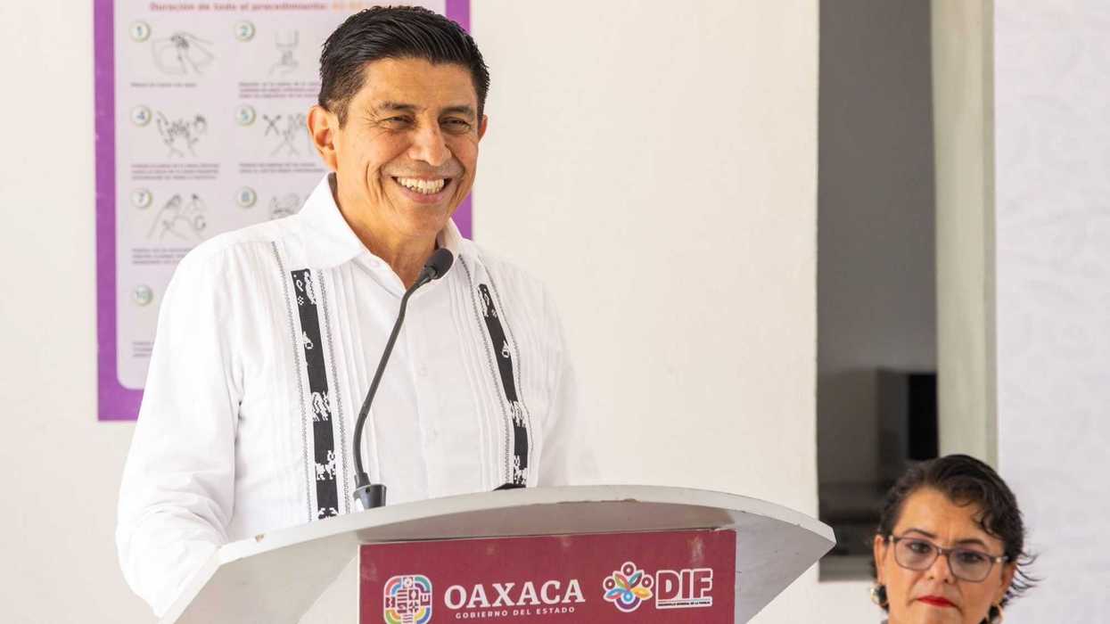 Menos bardas de agradecimiento a AMLO y más atención al pueblo, piden a Salomón Jara. Foto: Ilustrativa/ X/@salomonj.