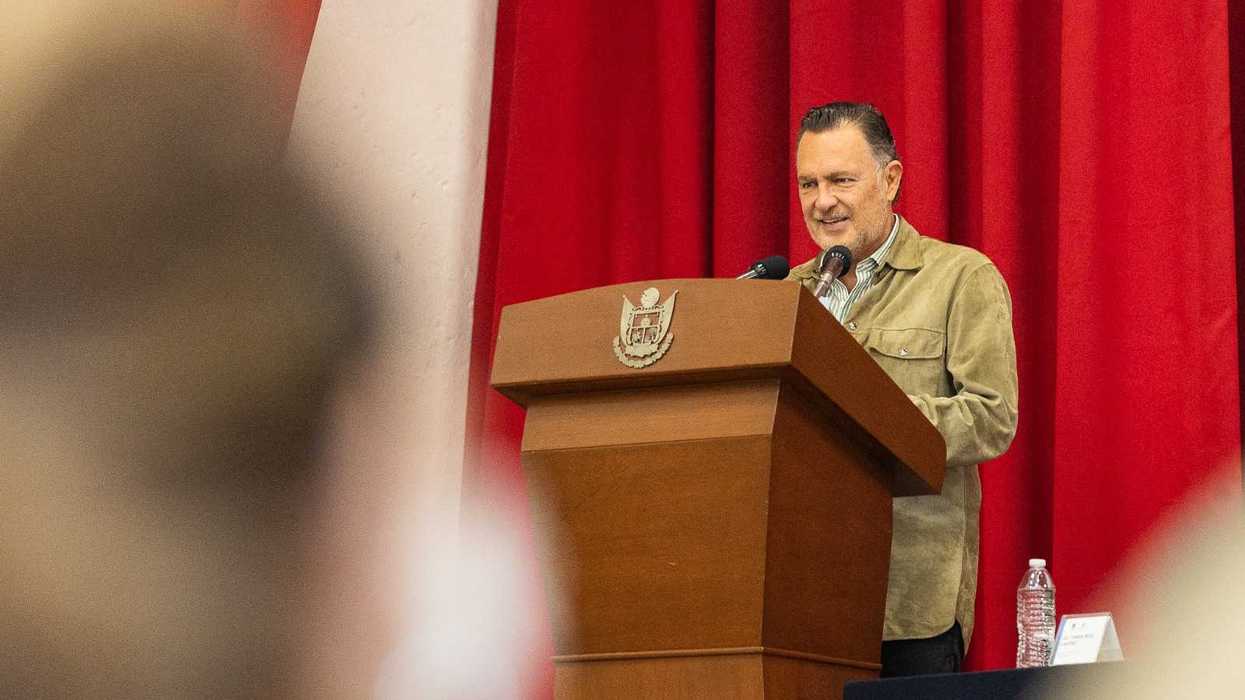 Mensaje en evento oficial en Querétaro, estado pionero de la Ley Kuri que restringe celulares en las aulas