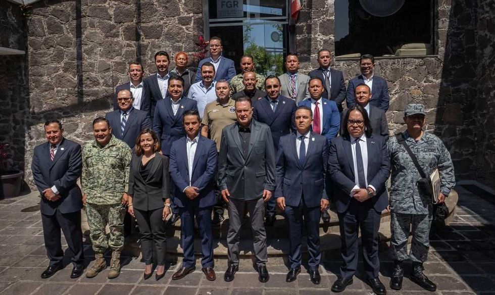 Mesa de Coordinaci\u00f3n para la Paz en Quer\u00e9taro con el gobernador Kuri, el Fiscal Hern\u00e1ndez y alcaldes de cuatro municipios