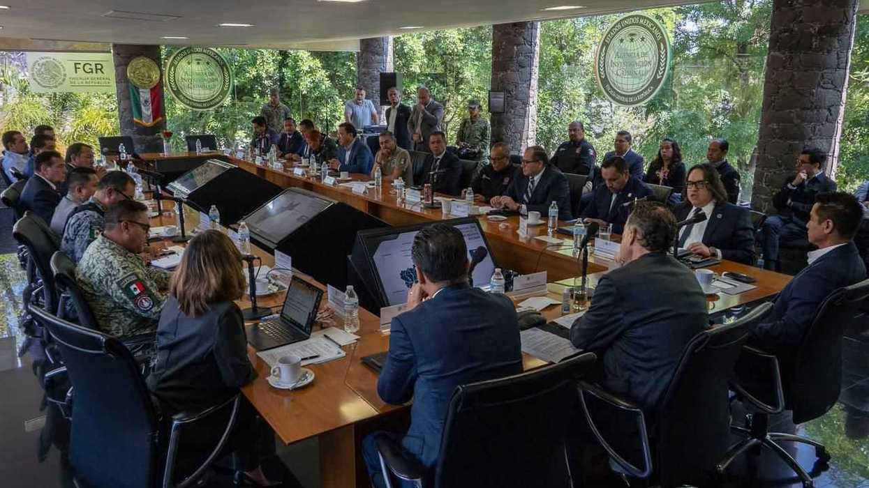 Mesa de Coordinación para la Paz en Querétaro con el gobernador Kuri, el Fiscal Hernández y alcaldes de cuatro municipios