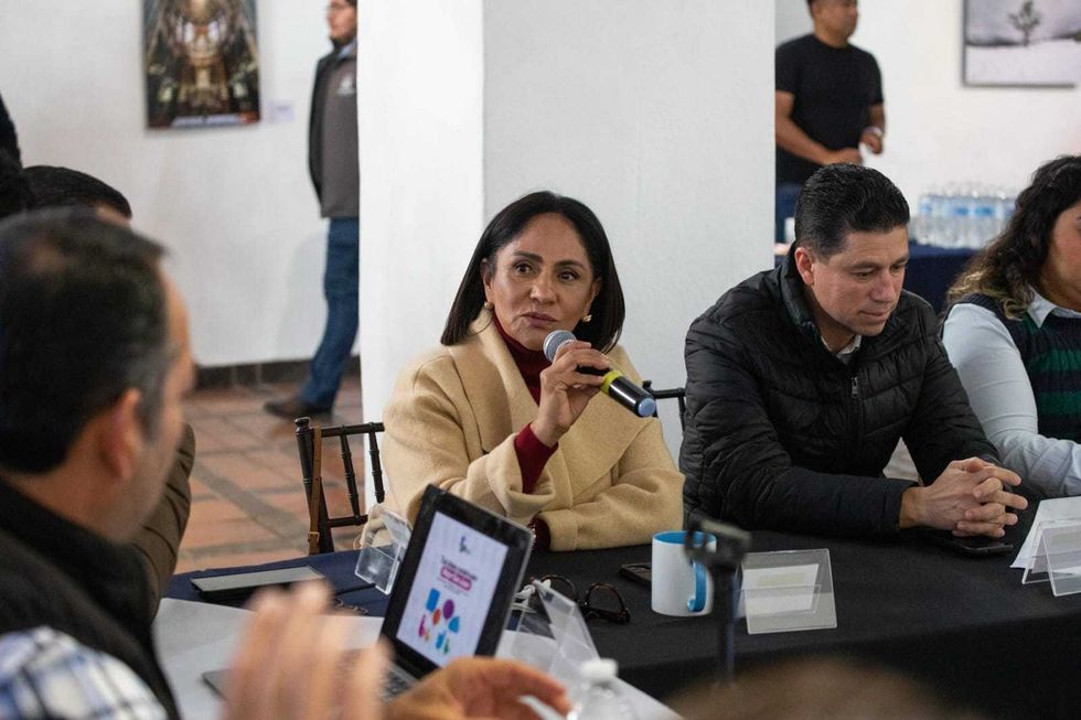 Mesa de trabajo del Sistema de Participaci\u00f3n Ciudadana en San Juan del R\u00edo con el alcalde Roberto Cabrera Valencia y funcionarios municipales