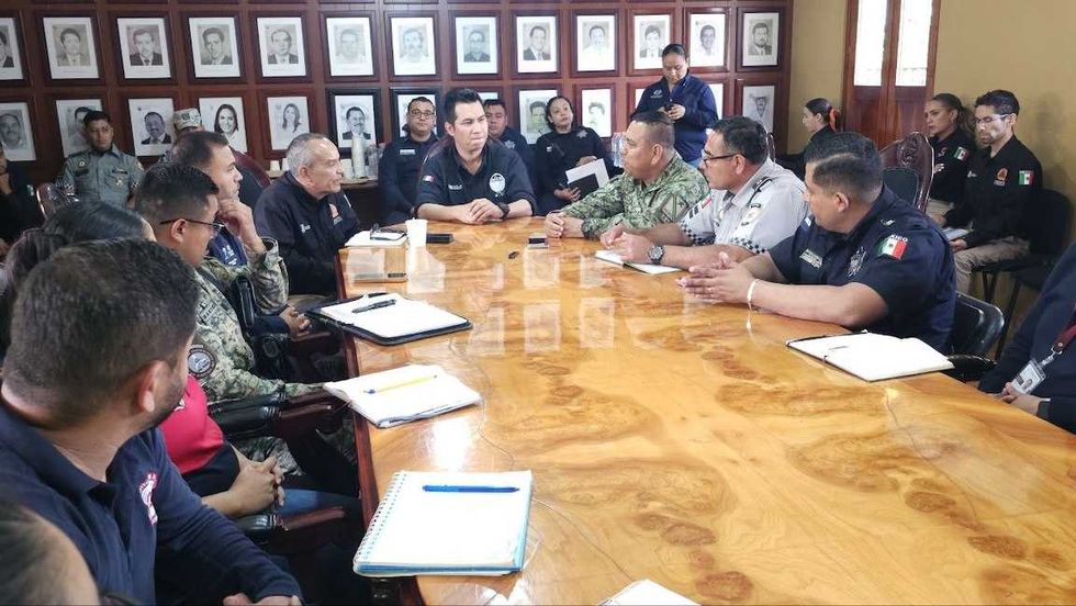 Mesa de trabajo encabezada por la Coordinaci\u00f3n Estatal de Protecci\u00f3n Civil de Quer\u00e9taro en Jalpan de Serra por la temporada de lluvias.