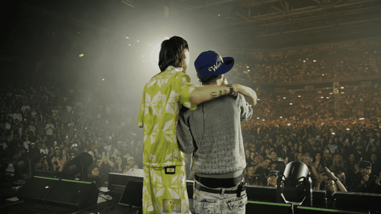 Mexicanos Yng Lvcas y Peso Pluma cantan por primera vez en vivo el tema “La bebé” remix.