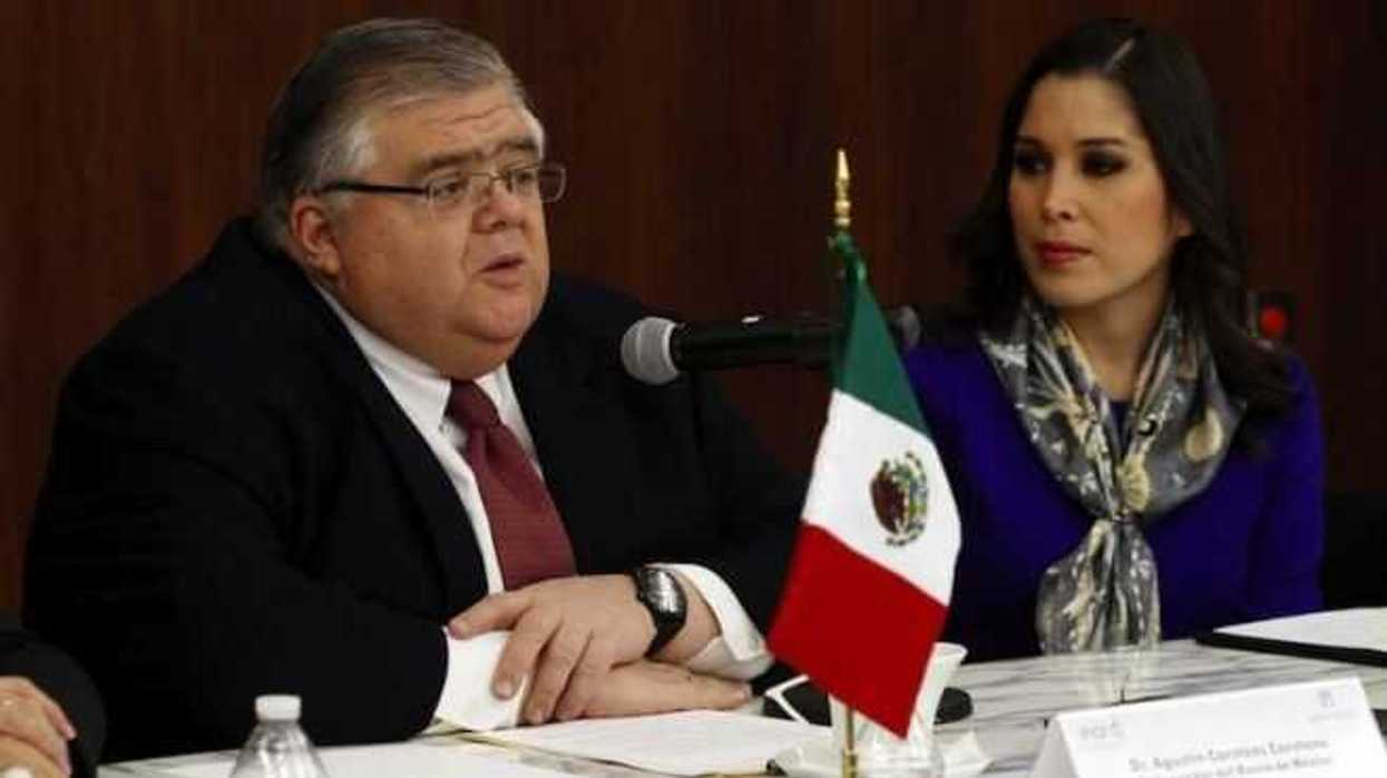 México hará mejor uso de instrumentos para estabilizar dólar: Carstens.