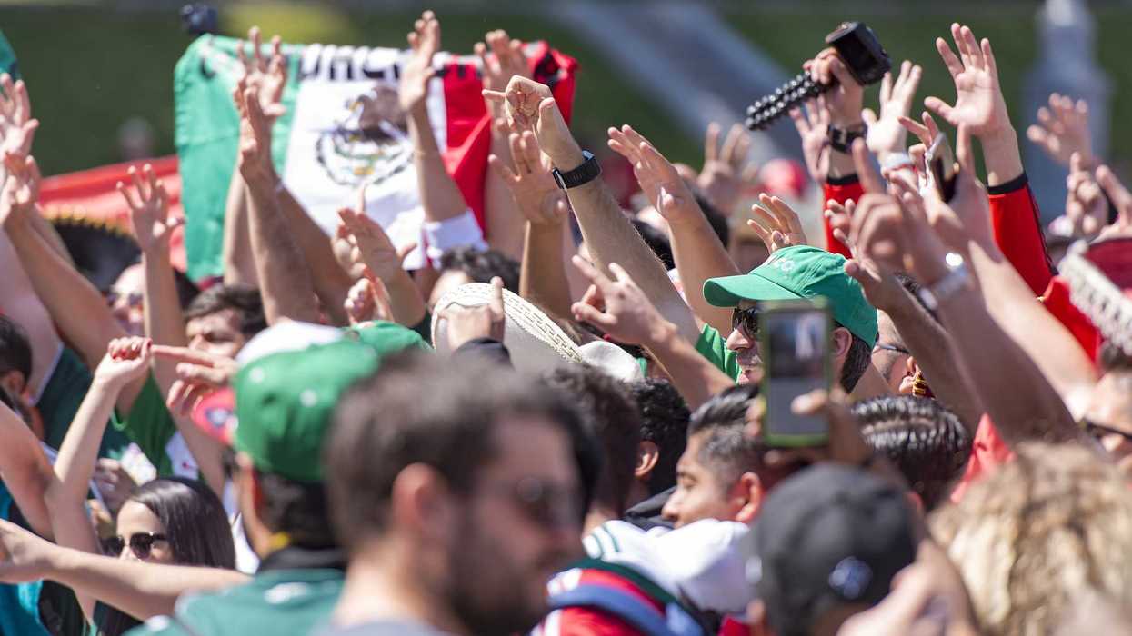 Miles de aficionados celebran el triunfo de la Selección Mexicana sobre Ecuador en Paseo de la Reforma durante el Mundial 2026, donde se registró una emergencia por aglomeraciones