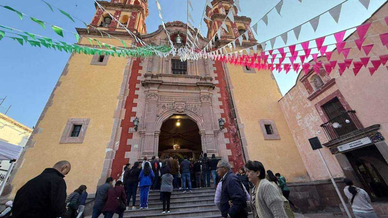 Miles de personas acudieron desde la madrugada al Templo de La Congregación para participar en las celebraciones guadalupanas del 12 de diciembre en Querétaro.
