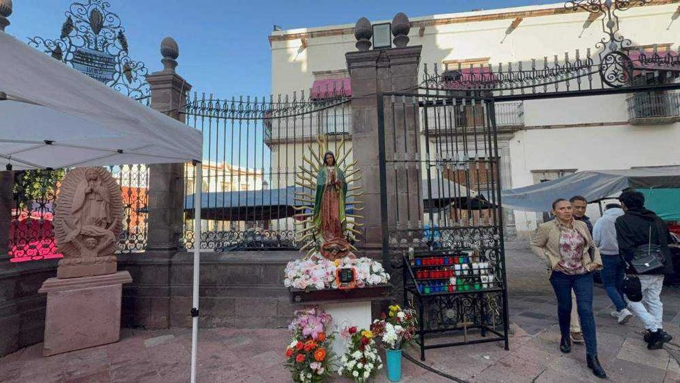 Miles de personas acudieron desde la madrugada al Templo de La Congregación para participar en las celebraciones guadalupanas del 12 de diciembre en Querétaro.