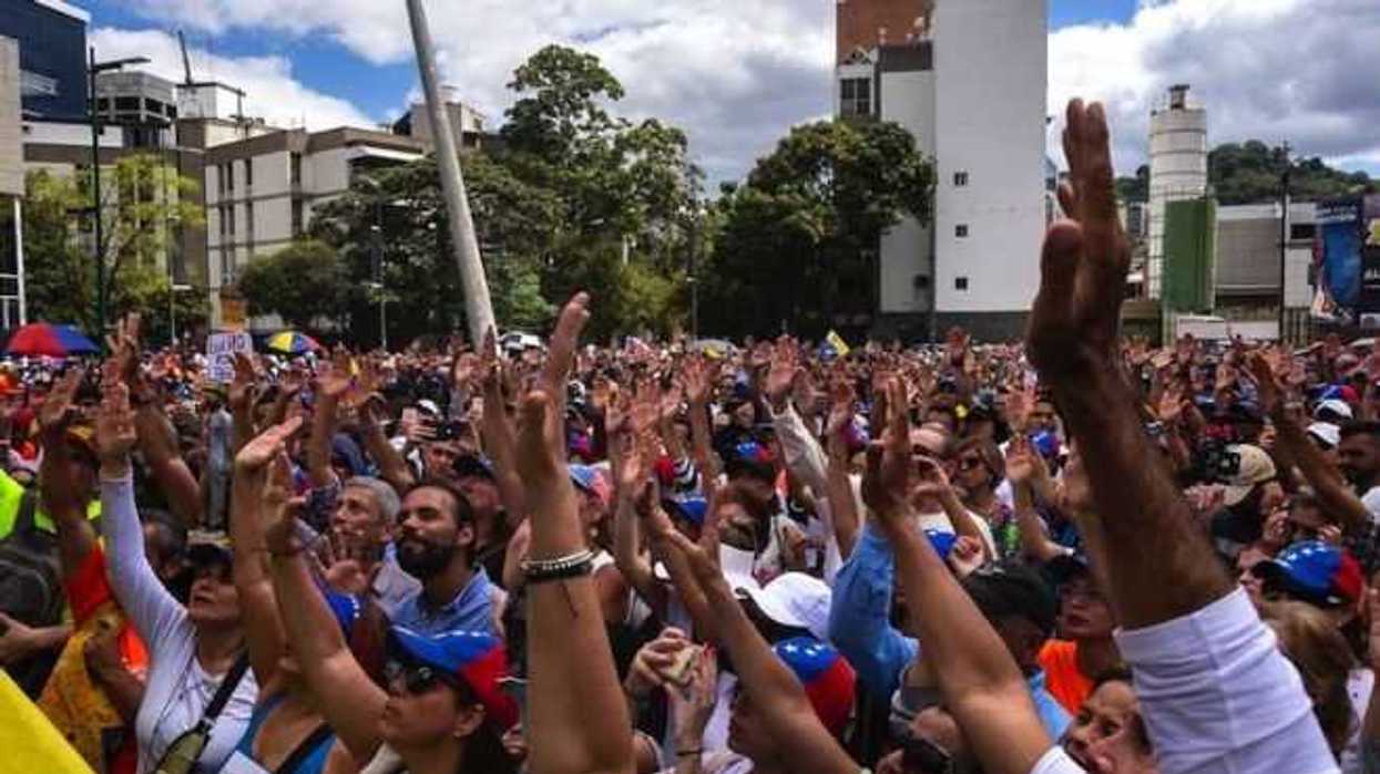 miles-de-personas-se-manifiestan-en-toda-venezuela-para-apoyar-a-guaido