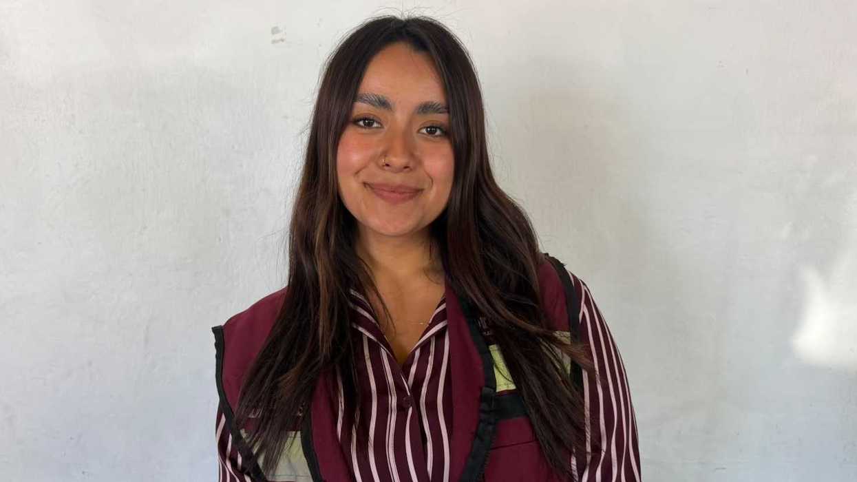 Mirsa Camarillo Nazario, joven integrante de Morena Querétaro, durante la rueda de prensa en San Juan del Río, agosto 2026.