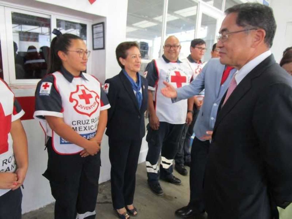 mitsubishi hace donacion de equipo a cruz roja san juan 1