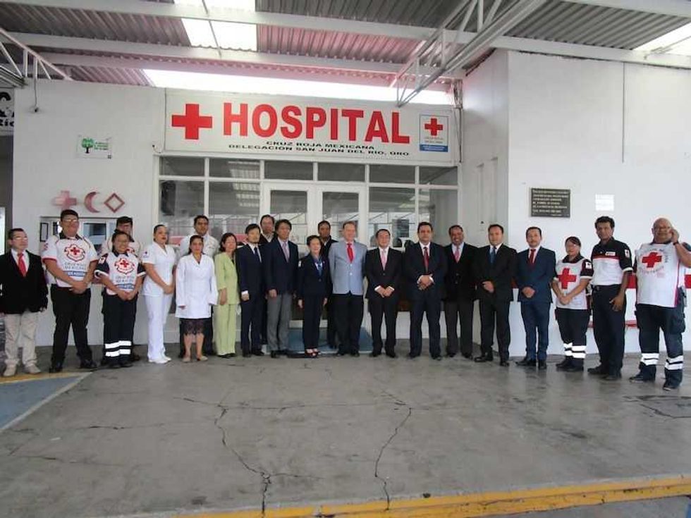 mitsubishi hace donacion de equipo a cruz roja san juan