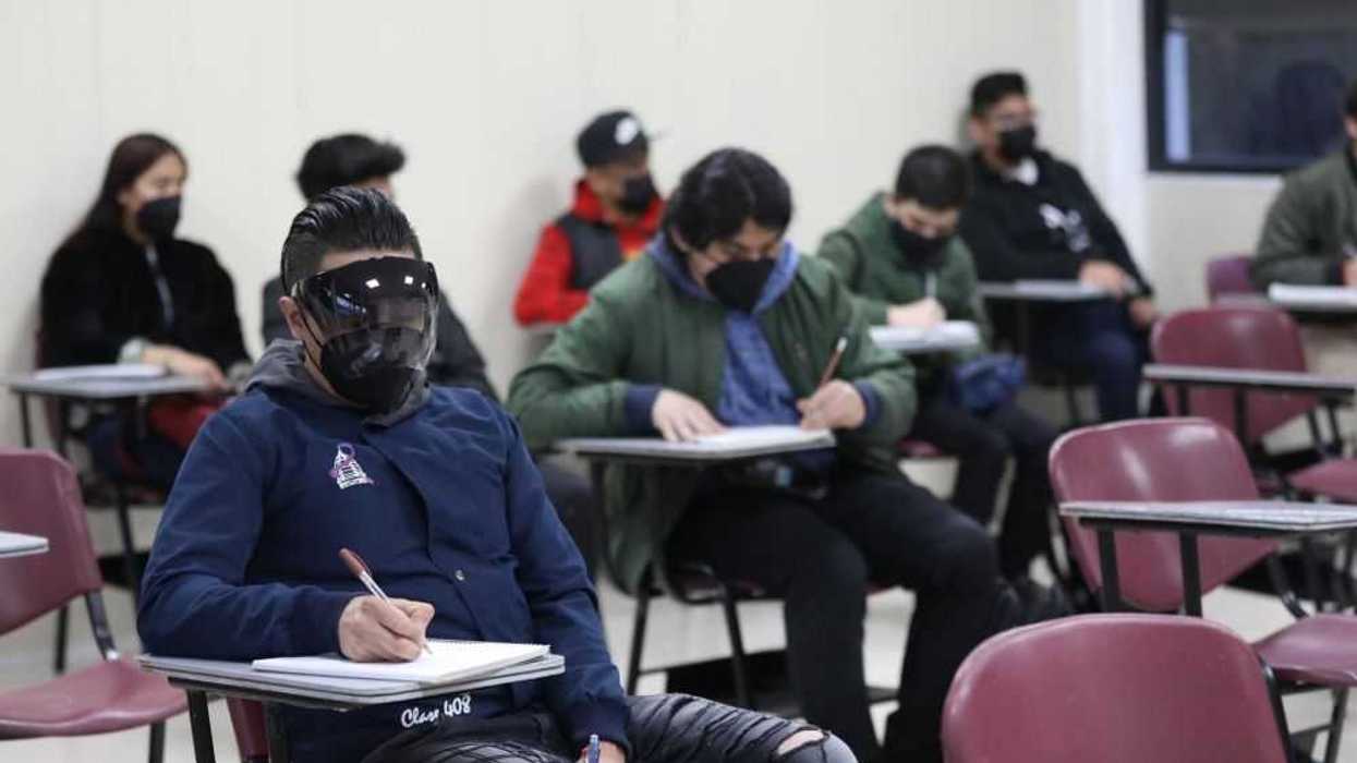 Modernizan entrada de colegios en Querétaro para vigilar entrada de alumnos. EFE/Sáshenka Gutiérrez.