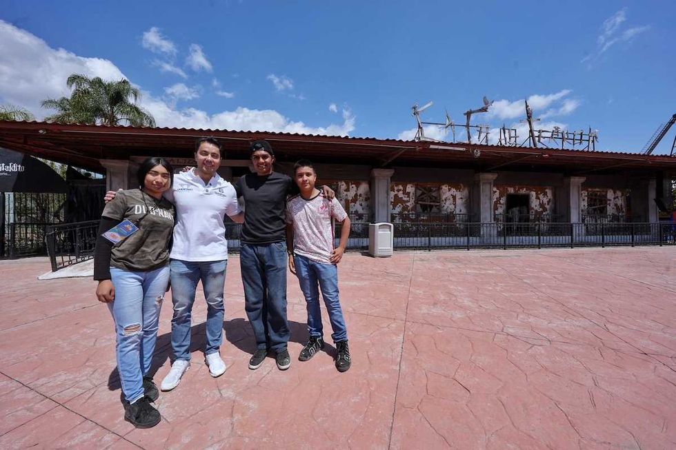 Monta\u00f1a Rusa rehabilitada del Parque Bicentenario en Santa Rosa J\u00e1uregui Quer\u00e9taro lista para operar