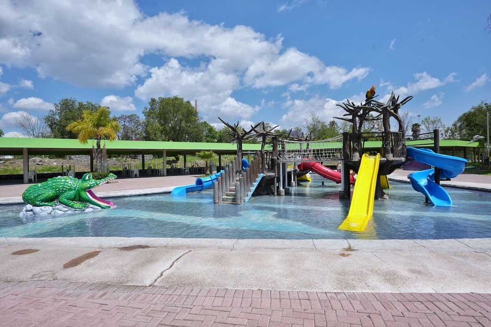 Monta\u00f1a Rusa rehabilitada del Parque Bicentenario en Santa Rosa J\u00e1uregui Quer\u00e9taro lista para operar