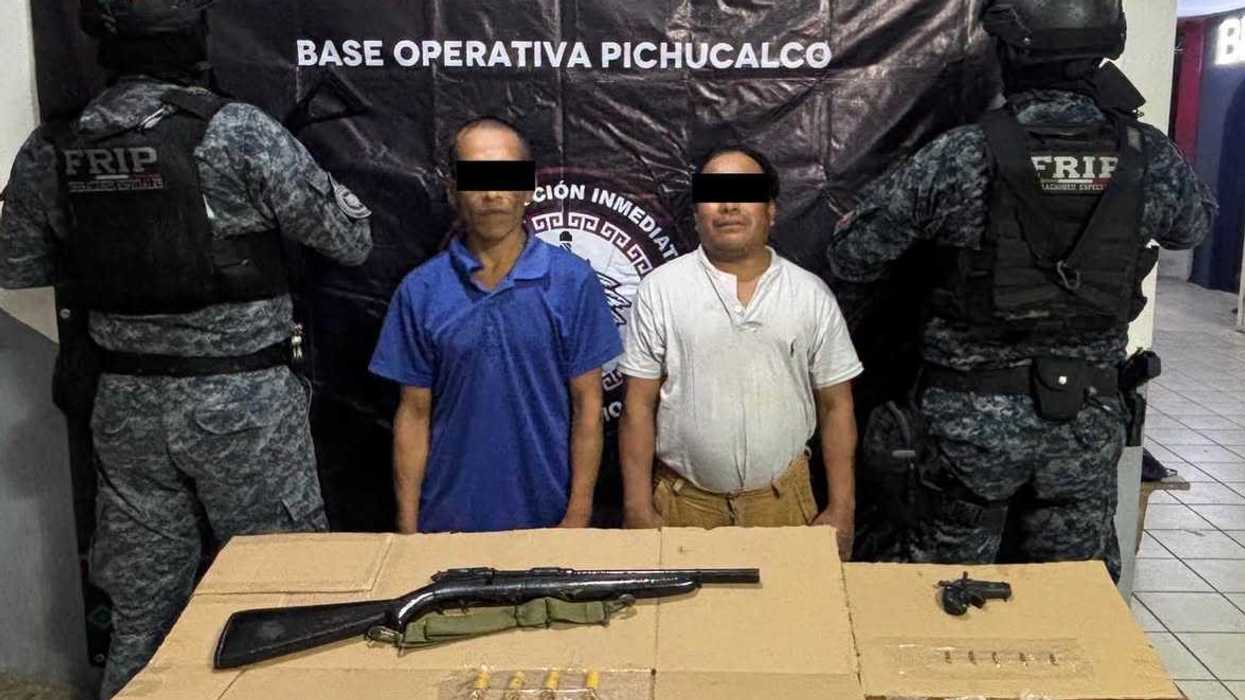 Motocicleta Italika 125 Z negra con rojo, asegurada a dos detenidos en Amatán, Chiapas, junto a elementos de la FRIP