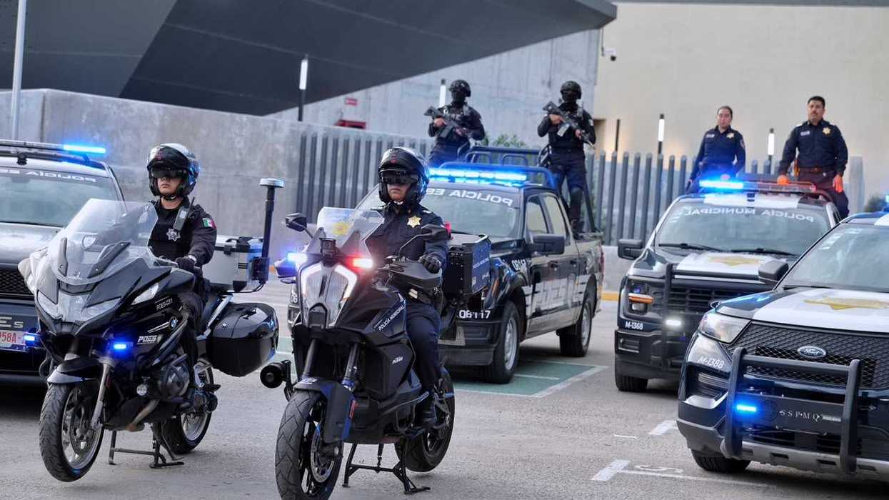 Motoristas de la Policía Municipal de Querétaro con elementos tácticos del POES durante el primer aniversario del Operativo ARMA en el Centro Histórico.