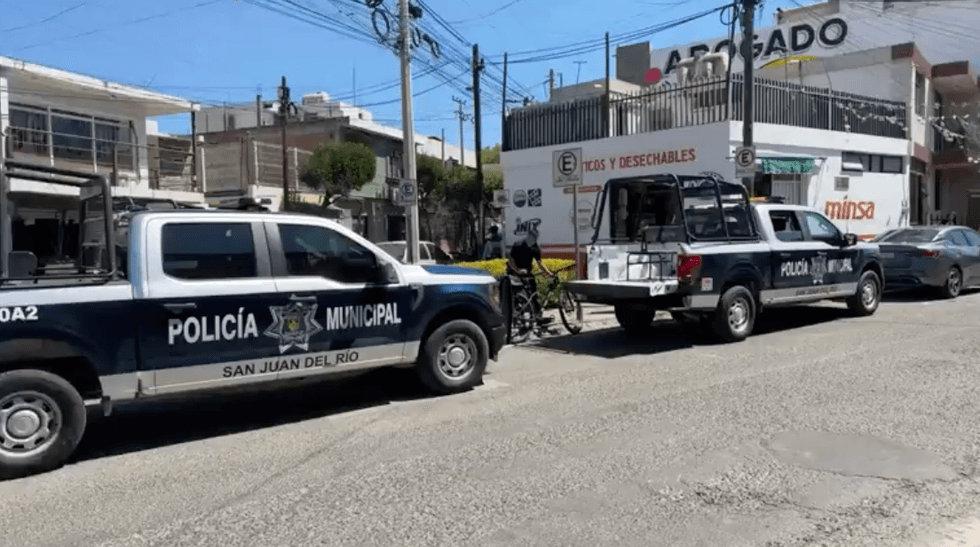 Movilizaci\u00f3n policiaca en el cruce de 5 de Mayo y Morelos en San Juan del R\u00edo tras ataque con arma blanca