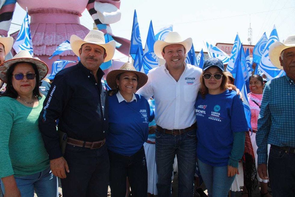 Muestra de Unidad y Fuerza en Santiago Mexquititlán con la Caravana 'Fuerza y Corazón por México'.