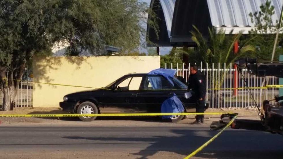 mujer se arroja de camioneta muere 2