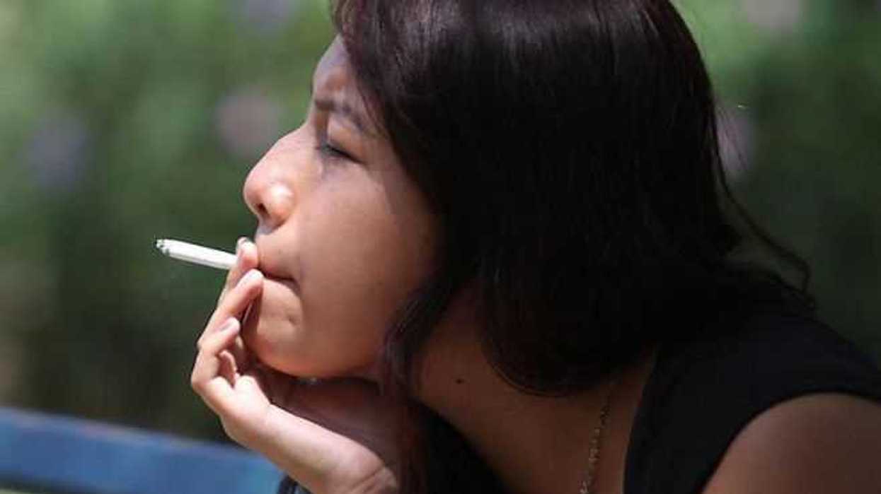 Mujeres alemanas mueren por consumir tabaco