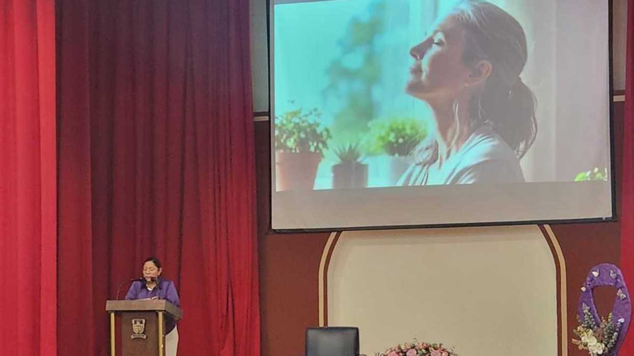 Mujeres asisten a conferencia sobre menopausia organizada por la Secretaría de la Mujer en San Juan del Río