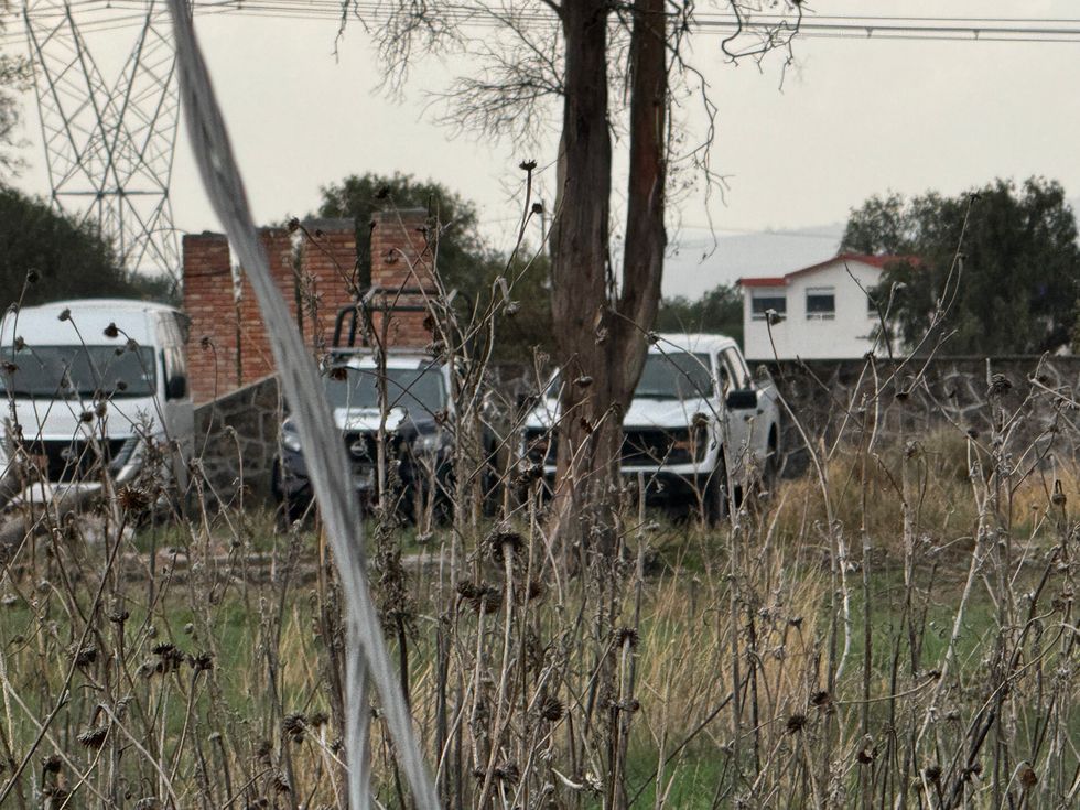 Mujeres buscadoras y Protecci\u00f3n Civil revisan construcci\u00f3n abandonada en La Llave, San Juan del R\u00edo