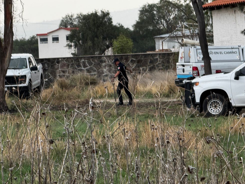 Mujeres buscadoras y Protecci\u00f3n Civil revisan construcci\u00f3n abandonada en La Llave, San Juan del R\u00edo