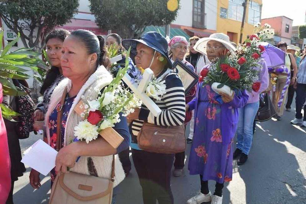 mujeres el pilar de los albaniles 3