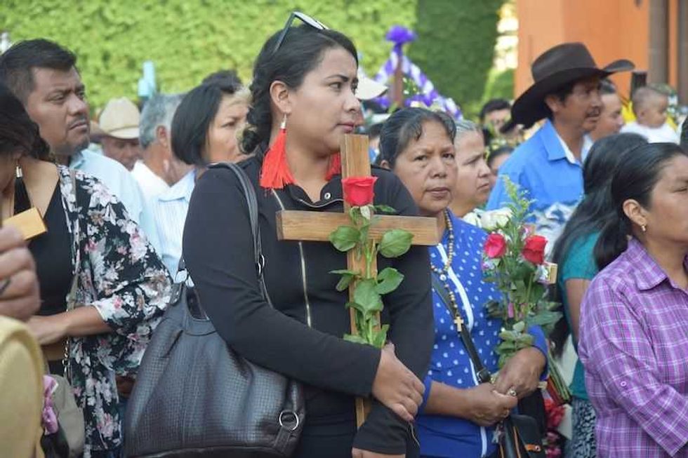 mujeres el pilar de los albaniles