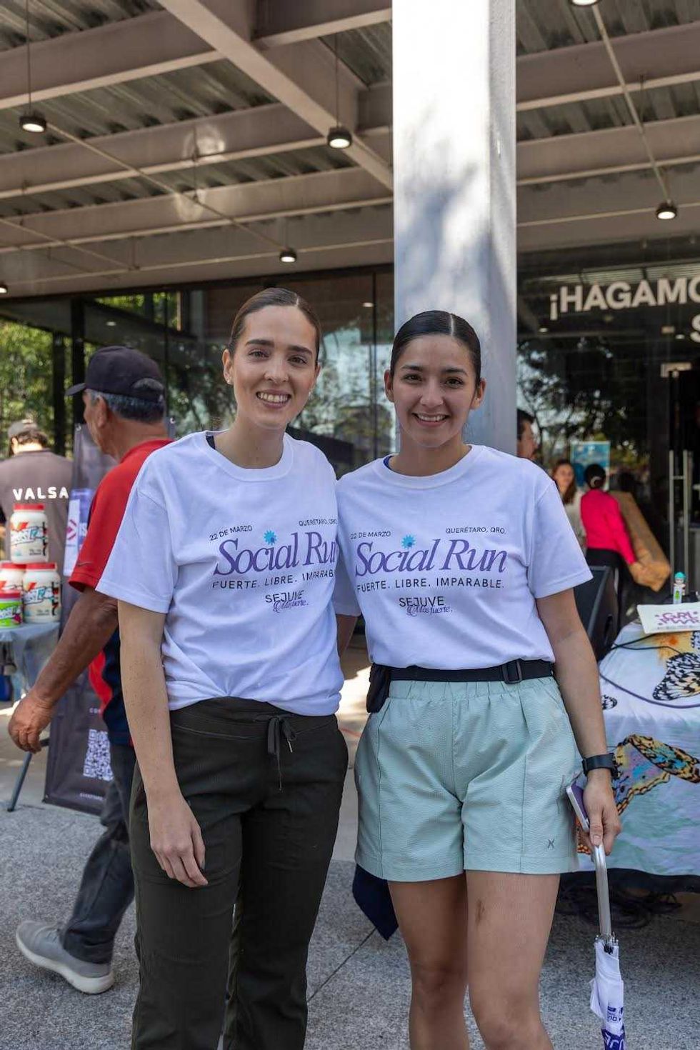 Mujeres participan en la Social Run organizada por SEJUVE en el Parque Quer\u00e9taro 2000 durante el Mes de las Mujeres en Quer\u00e9taro