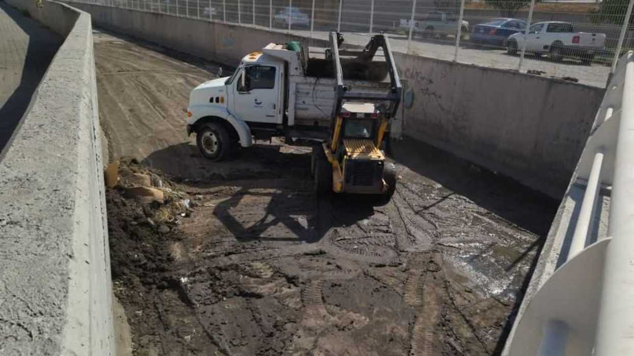 Municipios y CEA suman esfuerzos para limpieza de drenes en Querétaro.