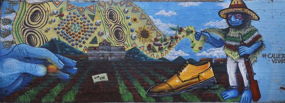 Mural comunitario Barrio San Miguel Le\u00f3n Guanajuato proyecto Callejones Vivos arte urbano memoria hist\u00f3rica.