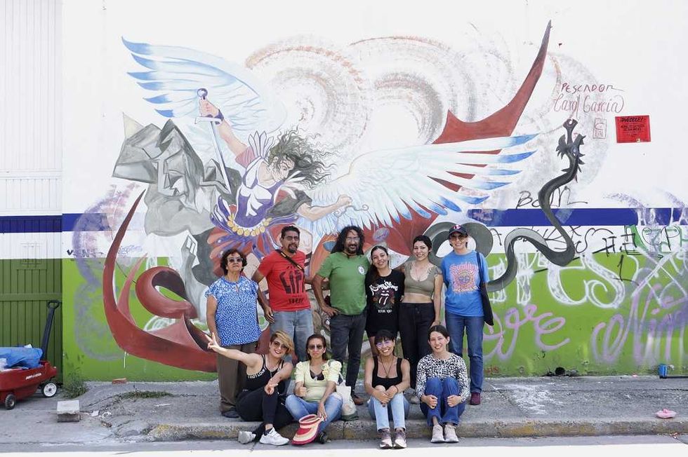 Mural comunitario Barrio San Miguel Le\u00f3n Guanajuato proyecto Callejones Vivos arte urbano memoria hist\u00f3rica