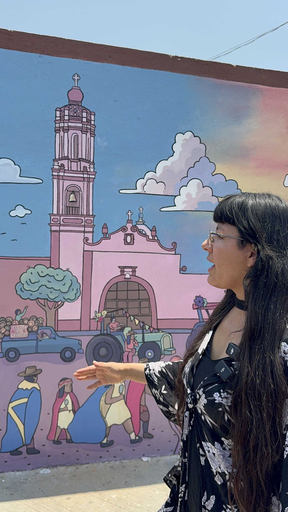 Mural en pintura acr\u00edlica vinil sobre muro en el Barrio San Isidro, San Juan del R\u00edo, que retrata la fiesta patronal centenaria del barrio